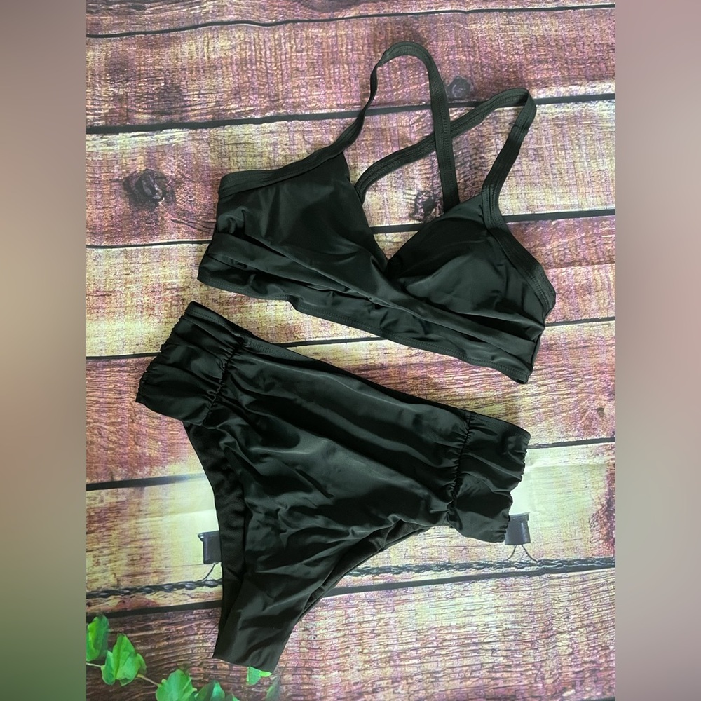 Black bikini